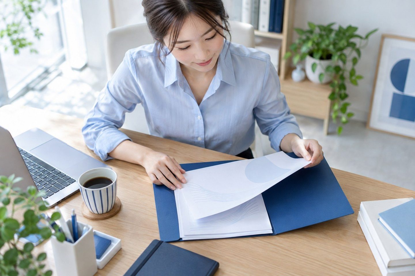 계약 문서에 내용을 표시하는 손 — PG 온라인 카드결제 당일 개통당일 개통, 접수한 날의 하루를 미리 보여 드려요.